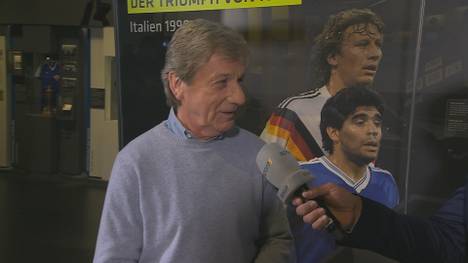 Frank Mill wurde 1990 mit Deutschland Weltmeister. Im Fantalk erzählt der ehemalige Stürmer, wie er sich beim Finale das Trikot von Diego Maradona sicherte.