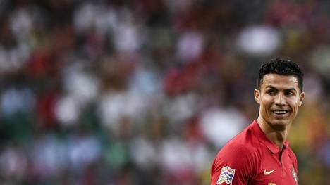 Der fünfmalige Weltfußballer Cristiano Ronaldo möchte seine Fußballschuhe noch lange nicht an den Nagel hängen. Die EM 2024 will der Superstar auf jeden Fall noch bestreiten.