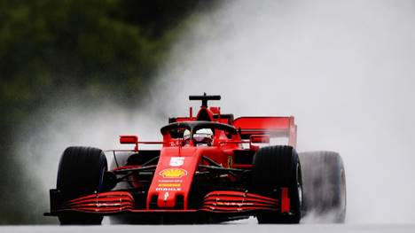 Schon nach der ersten Runde ist das zweite Rennen der noch jungen Formel-1-Saison für Sebastian Vettel beendet. Auch sein Teamkollege scheidet aus.
