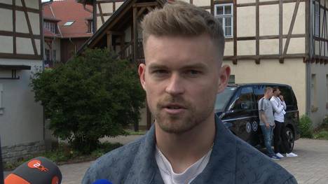 Nach der Anreise zum EM-Trainingslager des DFB-Teams spricht Nationalspieler Maximilian Mittelstädt über seine Ziele und die Ziele des Teams für die EURO.