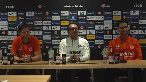 Bei der Pressekonferenz der Eintracht haben sich die beiden neuen Co-Trainer Stefan Buck und Erwin Bradasch über das neue Projekt und die Folgen eines möglichen Abgangs von Randal Kolo Muani geäußert.