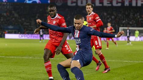 Kylian Mbappé kommt in bestechender Form zum Rückspiel des Achtelfinals in der Champions League nach München. Thomas Müller erklärt, wie die Bayern ihn stoppen wollen.