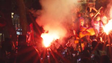 Pyro, Feuerwerk und Fangesänge bestimmen das Stimmungsbild in Barcelona nach dem ersten Meistertitel seit 2019.