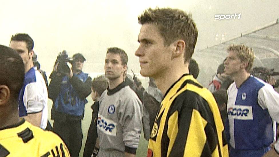 Im Januar 2002 wechselt der Jung-Nationalspieler Sebastian Kehl vom SC Freiburg nach Dortmund. Dabei hatte er sich schon mit den Bayern geeinigt.