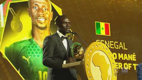 Nach seinem ersten Tor für die Bayern, erhält der Stürmer Sadio Mané  in Marokko zum zweiten Mal die Auszeichnung zu "Afrikas Fußballer des Jahres". 