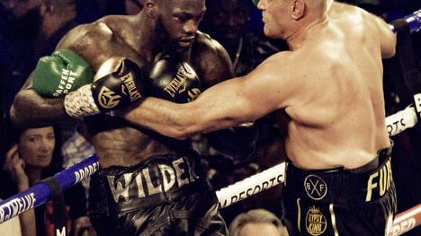 Im Vorfeld zum Kampf Fury gegen Wilder Teil 3, geben sich beide Boxer selbstbewusst. "Wilder hat den stärksten Schlag, aber ich hab die dicksten Eier!", flachst Tyson Fury.