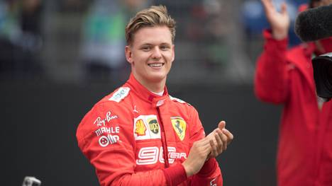 Nach SPORT1-Informationen soll Mick Schumacher im kommenden Jahr bei Ferrari den nächsten Schritt seiner Formel-1-Karriere gehen.