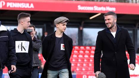 Romeo Beckham steht vor seinem Profidebüt in England. Der zweitälteste Sohn von England-Legende David Beckham soll bei der zweiten Mannschaft des Premier-League-Klubs FC Brentford sein Debüt geben. 