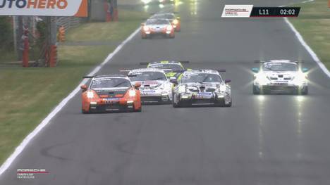 Der Titelverteidiger Larry ten Voorde macht bei einsetzendem Regen in Monza den Doppelsieg beim Porsche Carrera Cup Deutschland perfekt. Ayhancan Güven kommt mit einem blauen Auge beim Jubiläums-Rennen davon.