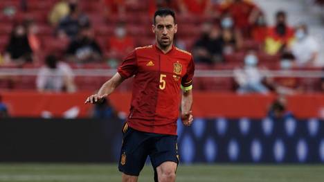 Die spanische Nationalmannschaft lässt die Kritik von Rafael Van der Vaart nicht auf sich sitzen. Einer der Spanien-Stars holt zum Gegenschlag aus.