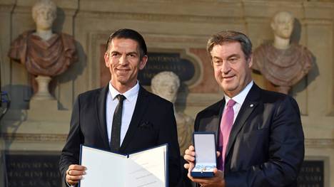 DFB-Schiedsrichter Deniz Aytekin ist mit dem Bayerischen Verdienstorden ausgezeichnet worden.