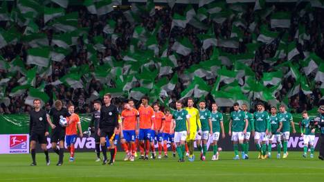 Nur noch wenige Wochen bis zum Ende der Saison. Ole Werner und seine Mannschaft Werder Bremen setzen alles daran, es in die 1. Liga zu schaffen.