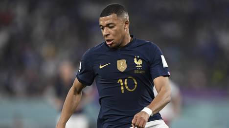 PSG-Star Kylian Mbappé soll Berichten zufolge von der FIFA eine Geldstrafe für sein Fehlverhalten nach den ersten beiden Spielen der französischen Nationalmannschaft erhalten.