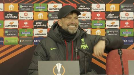 Jürgen Klopp sorgt auf der Pressekonferenz nach dem Spiel von Liverpool gegen Sparta Prag für einen Lacher.
