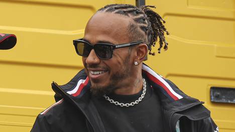 Formel-1-Rekordweltmeister Lewis Hamilton hat seinen Vertrag bei Mercedes bis Ende 2025 verlängert. 