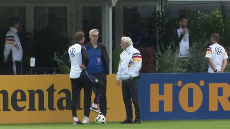 Neben Bundestrainer Julian Nagelsmann hat auch DFB-Sportdirektor Rudi Völler Manuel Neuer den Rücken gestärkt. Der Keeper geriet durch seinen schweren Fehler im Test-Länderspiel gegen Griechenland in die Kritik.