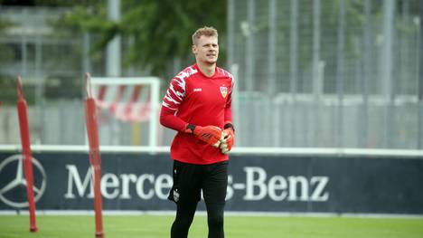 Alexander Nübel geht als neue Nummer eins beim VfB Stuttgart in die Saison. Trainer Sebastian Hoeneß ist voll des Lobes.