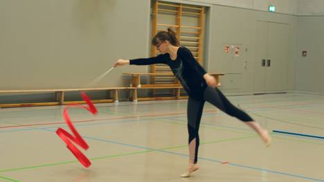 Das Format zu den Special Olympics: „Auf 'ne Coke mit“! Anne Kamphausen trifft Melanie Scharff, die junge Sportlerin tritt bei der rhythmischen Sportgymnastin an.