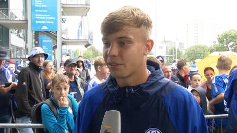 Keke Topp spielt vorerst für die U23 des FC Schalke. Er spricht vor der neuen Saison über den Konkurrenzkampf und seine Ansprüche auf den Profikader.