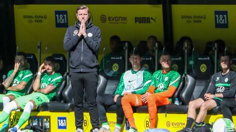 Wolfsburg verliert bei Borussia Dortmund und hängt weiter im Tabellenkeller fest. Nach der Partie ärgert sich Wölfe-Coach Florian Kohfeldt vor allem über die fehlende Konstanz seines Teams.