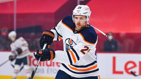Die Eishockey-Nationalspieler Leon Draisaitl und Dominik Kahun haben mit den Edmonton Oilers in ihrem letzten Hauptrundenspiel in der NHL eine Niederlage kassiert. 