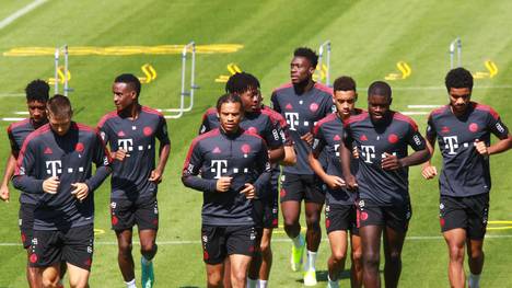 Nach gerade mal 6 Monaten bricht Bayern-Juwel Bright Arrey-Mbi seine Leihe beim 1. FC Köln ab. Einen neuen Klub hat der deutsche U19 Nationalspieler schon gefunden.