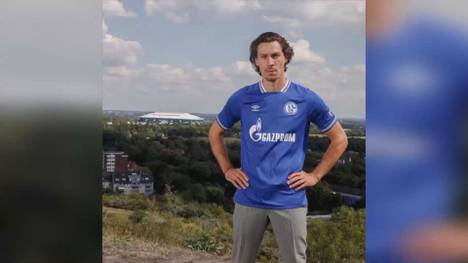Publikumsliebling Benjamin Stambouli verlängert seinen Vertrag bei Schalke um drei weitere Jahre. Auf Instagram besingt er seine Vertragsverlängerung auf kuriose Art und Weise.