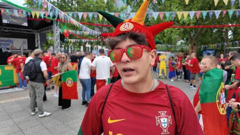 Vor dem Achtelfinale gegen Slowenien sind viele Portugal-Fans zuversichtlich, dass es für die Selecao im Turnier weit gehen kann. Mit den bisherigen Leistungen von Superstar Cristiano Ronaldo zeigen sich nicht alle Anhänger zufrieden. 
