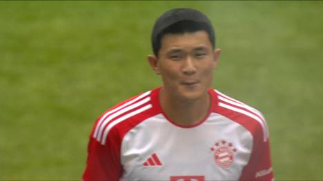 Im Rahmen der Team Präsentation sprechen Thomas Müller und Matthijs de Ligt über Neuzugang Min-Jae Kim. Dabei geraten die Bayern-Stars regelrecht ins Schwärmen. 
