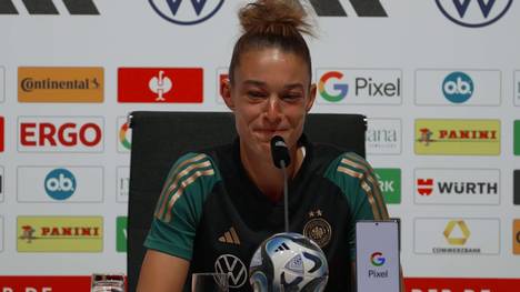 Felicitas Rauch freut sich auf die zwei Gastgeberländer Australien und Neuseeland. Vor dem Testspiel gegen Sambia verrät die Wölfin aber, dass ein paar DFB-Mädels eine Schlangen- oder Spinnenphobie haben.