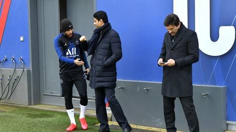 Paris Saint-Germain verhandelt mit seinem Superstar Neymar über eine Vertragsverlängerung. Der Brasilianer stellt aber eine Bedingung.