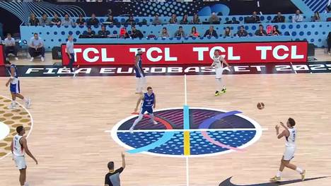Deutschland setzt sich im Halbfinale der Basketball-EM gegen Finnland durch und steht im Endspiel. Die letzten Sekunden können die deutschen Stars schon zum Jubeln und Abklatschen nutzen.