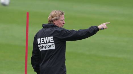 Der 1. FC Köln hat wie erwartet den Vertrag mit Trainer Markus Gisdol verlängert. Das teilte der Klub am Mittwoch auf Twitter mit. 