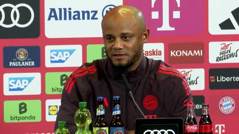 Bayern-Trainer Vincent Kompany äußert sich auf einer Pressekonferenz zu seinem Spieler Joshua Kimmich.