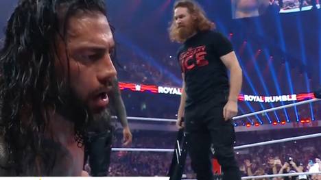 Beim WWE Royal Rumble trifft Sami Zayn eine folgenschwere Entscheidung: Er weigert sich, mit einem Stuhl auf den alten Freund Kevin Owens loszugehen - und wendet sich stattdessen gegen Roman Reigns!