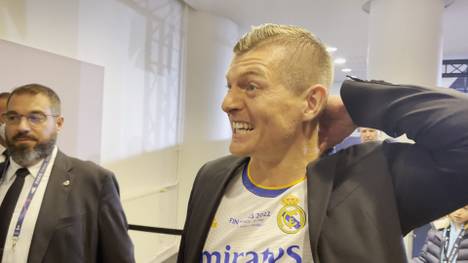 Nach dem Triumph in der Champions League zeigen sich die Spieler von Real Madrid ausgelassen. Besonders Toni Kroos scherzt im exklusiven Interview mit SPORT1.