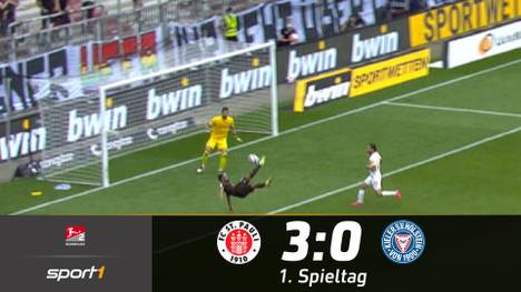 St. Paulis Daniel Kofi-Kyereh schießt ein Seitfallzieher-Tor gegen Kiel. Doch der wunderschöne Treffer wird nach Videobeweis aberkannt. Es wäre das Tor des Spieltags gewesen.