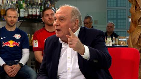 Stargast Uli Hoeneß präsentierte sich im Stahlwerk Doppelpass auf SPORT1 angriffslustig. Besonders die WM und der Umgang mit Manuel Neuer stießen ihm sauer auf.