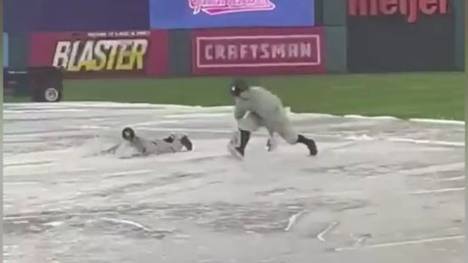 Die Baseball-Stars Aaron Judge und Anthony Rizzo wissen, wie man die Fans in einer Regenunterbrechung begeistert. 