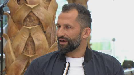 Bayerns Sportvorstand Hasan Salihamidzic spricht im STAHLWERK Doppelpass Klartext. Der 45-Jährige hadert noch immer mit dem CL-Aus gegen Villarreal.