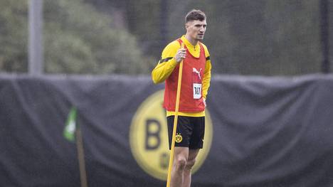 Die Befürchtungen haben sich bestätigt. Thomas Meunier zieht sich im Trainingslager der Dortmunder in Marbella einen Muskelfaserriss zu und fehlt dem BVB nun mehrere Wochen.