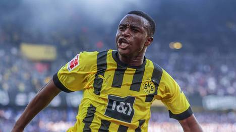 FCB statt BVB? Das italienische Portal Calciomercato will wissen, dass Youssoufa Moukoko womöglich zu den Bayern wechseln könnte. Das ist wirklich dran.