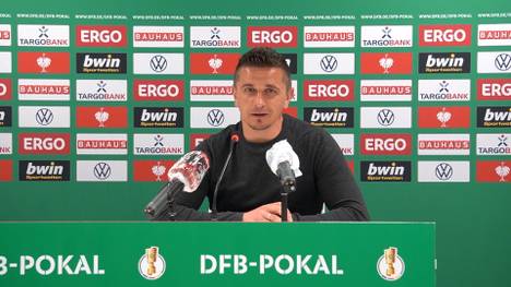 Vor dem Pokal-Kracher gegen Werder Bremen erklärt Regensburg-Coach Mersad Selimbegović seinen Plan gegen Werder. Das Viertelfinale gibt es am 7.4. ab 17:30 Uhr live auf SPORT1 zu sehen.