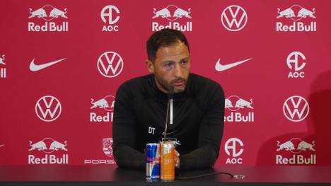 Trainer Domenico Tedesco vom Fußball-Bundesligisten RB Leipzig hat sich kritisch über die Dauer des Transferfensters geäußert.