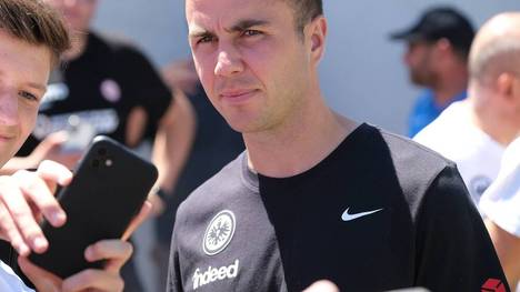 Mario Götze verrät, in welchem Bereich Jürgen Klopp seiner Meinung nach besser als Pep Guardiola und Thomas Tuchel ist. Der Eintracht-Neuzugang spricht auch über einen Wechsel, den er im Nachhinein bereut.