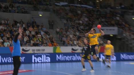Die deutsche Handballnationalmannschaft verliert im ersten Gruppenspiel des EHF-Cups gegen Schweden mit 33:37.
