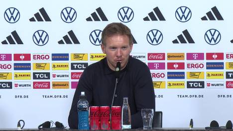 Nach dem durchwachsenen Auftritt des DFB-Teams gegen Griechenland stellt ein Reporter Julian Nagelsmann die Frage, ob die Stimmung vielleicht zu rosig war. Der Bundestrainer holt aus.