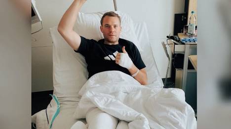 Manuel Neuer vom FC Bayern München hat sich im Winter-Urlaub schwer verletzt. Der Torwart der deutschen Nationalmannschaft meldet sich aus dem Krankenhaus.