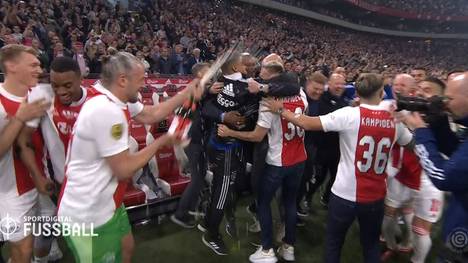 Ajax Amsterdam ist erneut niederländischer Meister. Am Mittwochabend gewann die Elf von Trainer Erik ten Hag mit 5:0 gegen den SC Heerenveen und verteidigte damit ihren Titel in der Eredivisie.