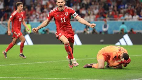 Dank Gareth Bale vermeidet Wales zum Auftakt in die WM eine Niederlage. Bei den USA trifft der Sohn einer echten Fußball-Legende.